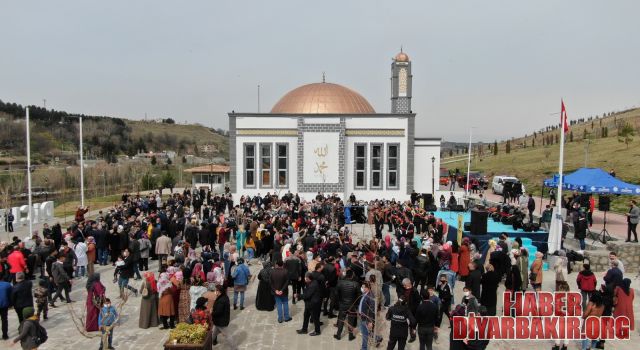 “Küçede Sanat Var” Nevruz Bayramı'nı Ongözlü Köprü'de Kutladı