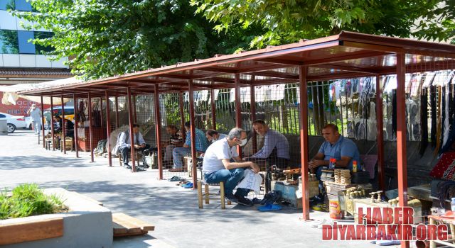 Nebi Cami Önündeki Ayakkabı Boyacılarının Yeri Yenileniyor