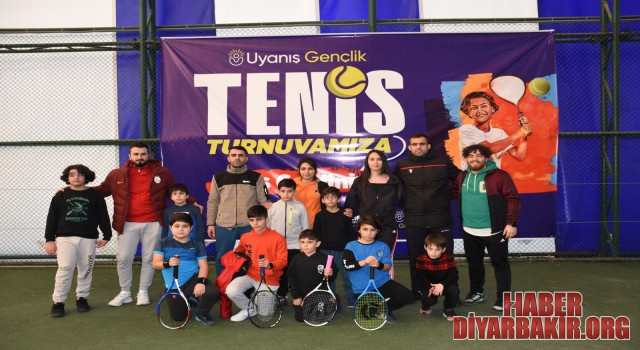 “Uyanış Gençlik” Tenis Turnuvası Başladı