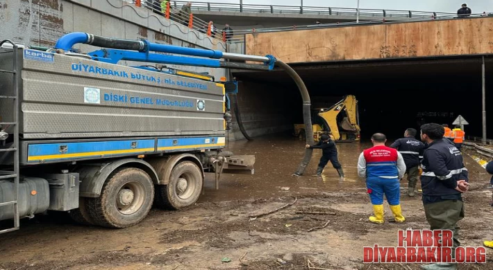 DİSKİ Selden Etkilenen Şanlıurfa’da Çalışmalarını Sürdürüyor