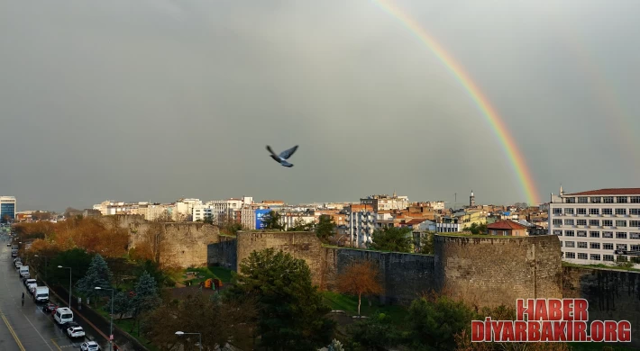Fotoğrafçı Süer’in Objektifinden Canlı Gökkuşağı Ve Diyarbakır