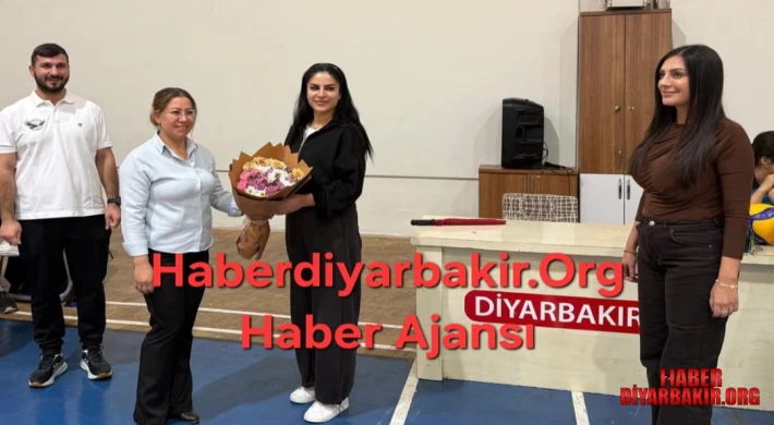 Kadınlar Voleybol Takımı Rakibini 3 - 0 Mağlup Etti