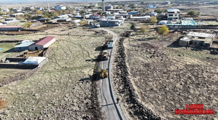 Kayapınar Belediyesi’nden Kış Öncesi Köylerde Yol Çalışması