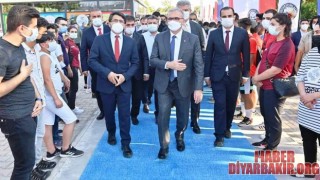 Diyarbakır Dicle Üniversitesi Gençlik Ofisinin " Hizmete Açıtı