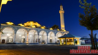 Diyarbakır’ın Sembollerinden Kurşunlu Cami Işıklandırıldı