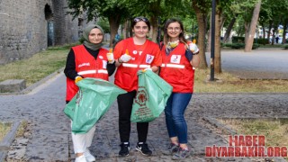 Gönüllüler “En Temiz Diyarbakır” İçin Sur Diplerini Temizledi