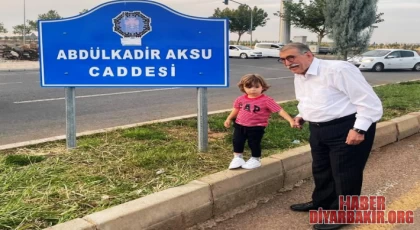 Aksu ve Torunu Abdülkadir Aksu Caddesi’nde