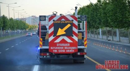 Diyarbakır "da Bulvar Ve Caddelerde Yol Çizgileri Yenileniyor